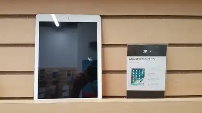 Summer SALE!!! Apple iPad 5th Generation 128GB New Charger 1 YEAR Warranty!!!