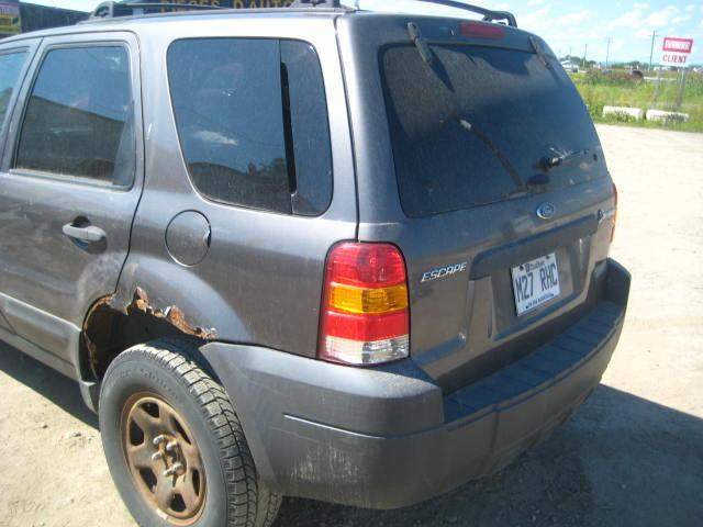 2006 Ford Escape Hybrid Automatic pour piece # for parts # part out in Auto Body Parts in Québec - Image 4