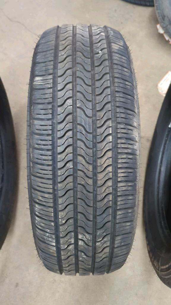 4 pneus dété P225/55R17 97T Firestone All Season* 21.5% dusure, mesure 8-8-7-8/32 in Tires & Rims in Québec City - Image 2