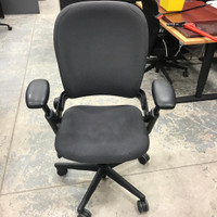 Steelcase Leap V1 Chair in Excellent Condition up for sale!