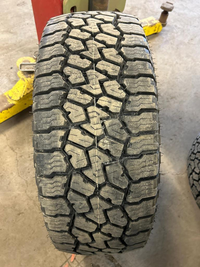 4 pneus dété LT305/65R18 124/121R Falken Wildpeak A/T3W (LT) -9.5% dusure, mesure 17-17-18-18/32 in Tires & Rims in Québec City