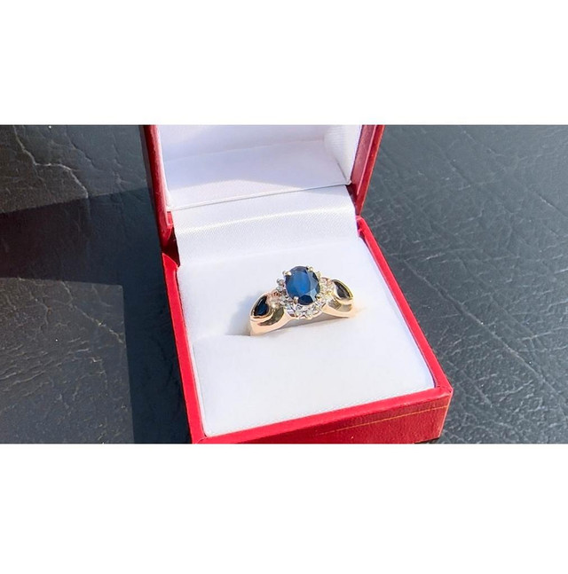 #413 - 10kt Yellow Gold, Sapphire &amp; Diamond “Heart” Ring, Size 9 1/4 in Jewellery & Watches - Image 4