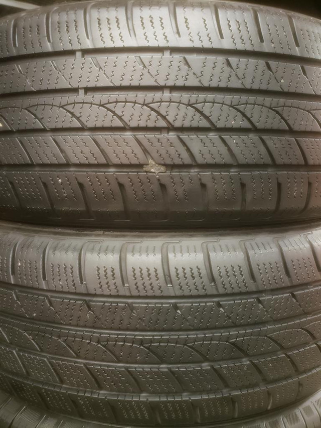 (TH57) 2 Pneus Hiver - 2 Winter Tires 225-65-17 Tracmax 6-7/32 in Tires & Rims in Greater Montréal