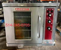 Blodgett CTB-1 Four Convection Electric Demi Grandeur 1/3 phases Comme neuf. Half size convection, oven like new.