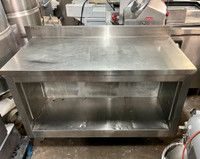Cabinet Table Inox Stainless 56”x27”x39” Comme Neuf. Like New.