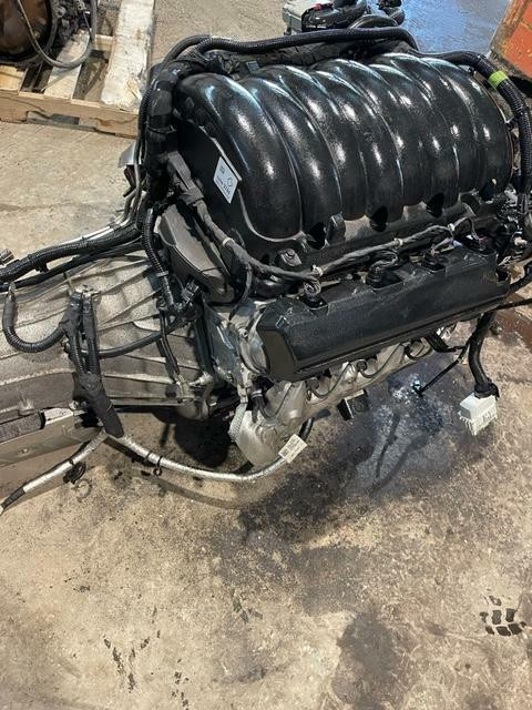 2020 GMC 5.3  ECOTEC  L84  ENGINE WITH TRANSMISSION AND TRANSFERCASE in Engine & Engine Parts - Image 4
