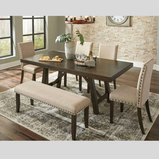 Solidwood Dining Table with 6 Fabric Chairs in sarnia in Dining Tables & Sets in Sarnia - Image 3