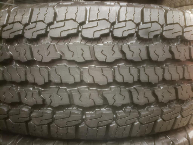 (Z442) 5 Pneus Ete - 5 Summer Tires 255-70-18 Goodyear 10-11/32 - COMME NEUF / LIKE NEW in Tires & Rims in Greater Montréal - Image 2