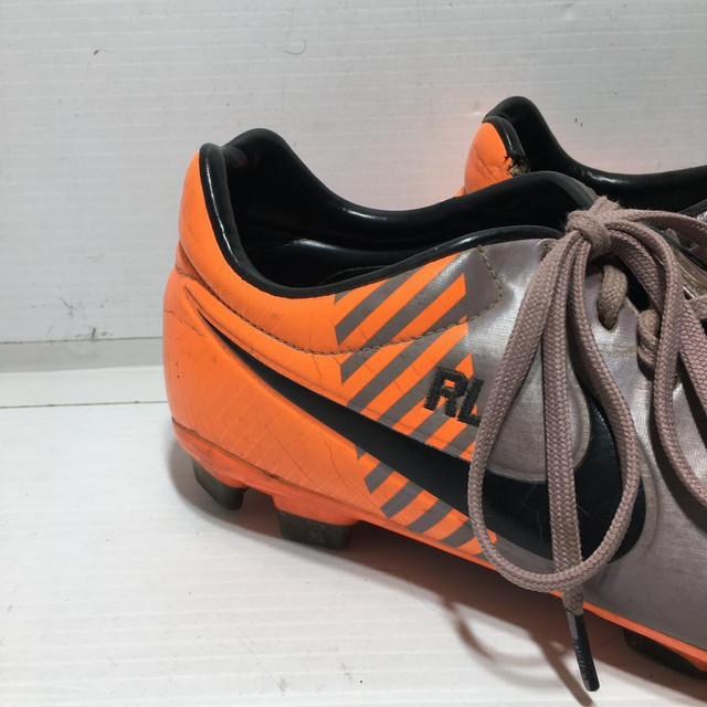 Nike T90 Soccer Cleats - Size 10.5 - Pre-owned - C69S4B in Soccer in Calgary - Image 4