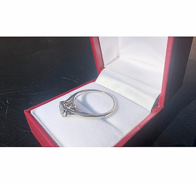 #493 - 10k White Gold, 1/4 Carat Diamond Ring, Size 8 in Jewellery & Watches