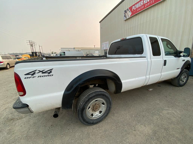 2006 Ford Super Duty F-250 Supercab 142 XL 4WD: ONLY FOR PARTS in Auto Body Parts - Image 4