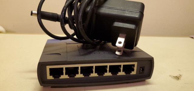 CISCO SYSTEMS LINKSYS 5 PORT ETHERNAL ETHERNET WORK GROP SWITCH 10/100 EZXS55W in General Electronics in Ottawa - Image 2