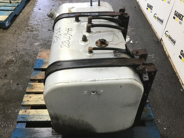 (FUEL TANKS / RESERVOIR A CARBURANT)  HINO 358 -Stock Number: H-6788 in Auto Body Parts in Ontario - Image 3