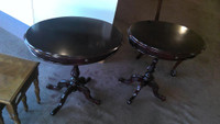 table ovale avec tiroir antique, en bois sur pied sculpté, (2) prix chacune