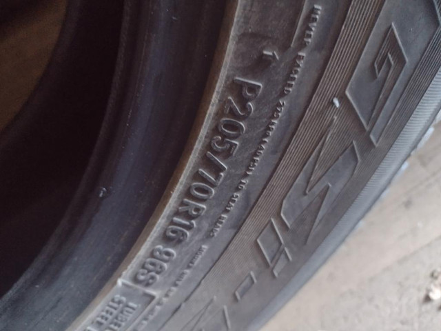 4 pneus d hiver 205/70r16 Toyo en bon état in Tires & Rims in Lévis - Image 2