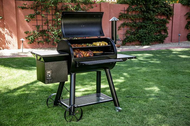 Country Smokers - Ironside Pellet Grill CS1374  Cooking Area 1367 Squ in in BBQs & Outdoor Cooking - Image 2