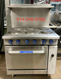 Four 6 Ronds Avec Four Electric 240V 1/3 Phase Comme Neuf. Electric Range Oven Like New.