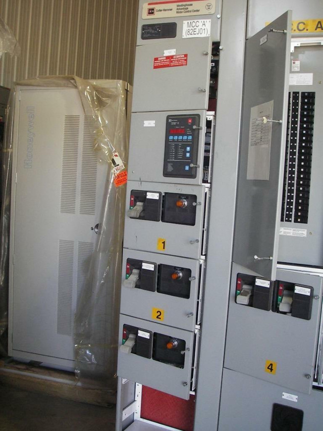 400 AMP Cutler Hammer MCC with Electronic CT Display and 225 Amp 120/208V Distribtuion in Other Business & Industrial - Image 2
