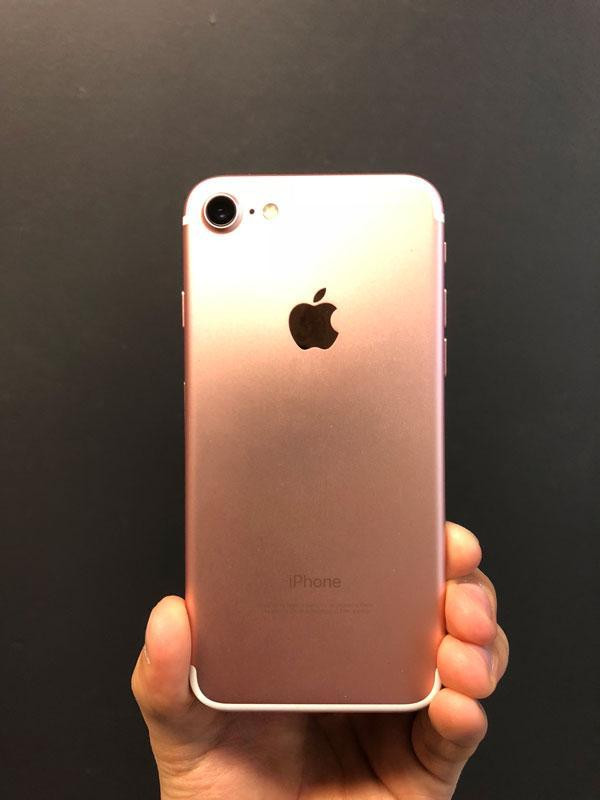 iPhone 7 32 GB Unlocked -- Buy from a trusted source (with 5-star customer service!) in Cell Phones in City of Toronto - Image 4