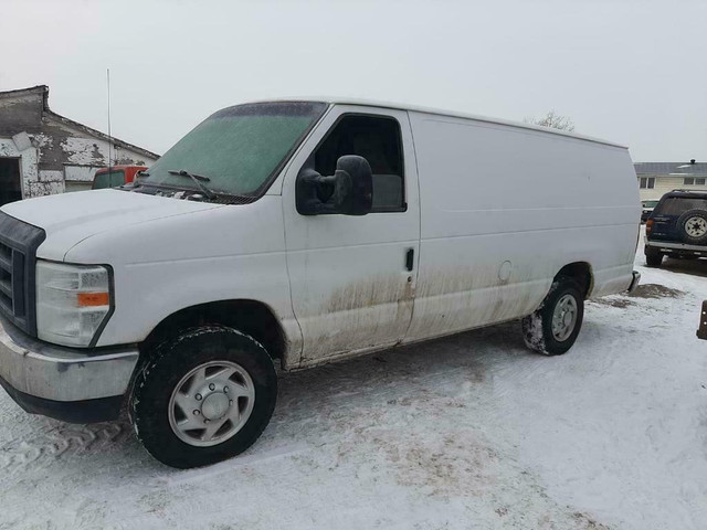 2011 Ford E250 Extended Van 5.4L RWD Parts Outing in Auto Body Parts in Manitoba - Image 2
