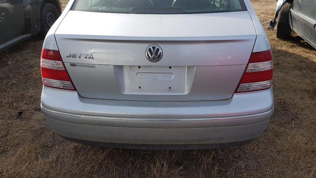 Parting out WRECKING: 2005 Volkswagen Jetta in Other Parts & Accessories - Image 4