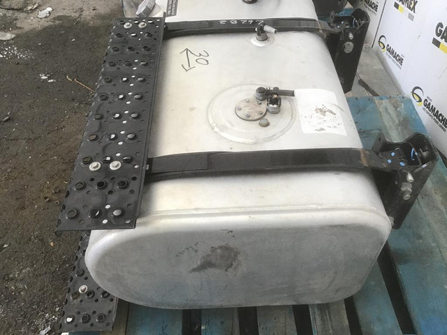 (FUEL TANKS / RESERVOIR A CARBURANT)  INTERNATIONAL MV607 -Stock Number: H-6835 in Auto Body Parts in Ontario - Image 2