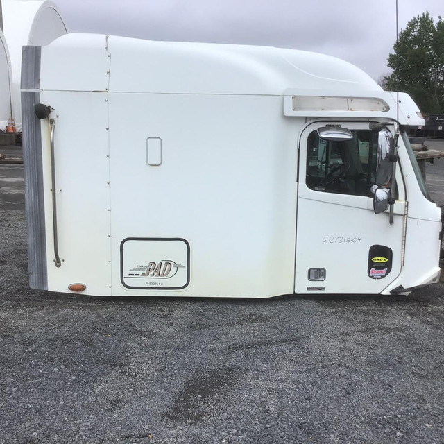 (CABS / CABINE COMPLETE) 2004 FREIGHTLINER COLUMBIA C120 -Stock Number: GX-27216-140509 in Auto Body Parts in British Columbia - Image 4