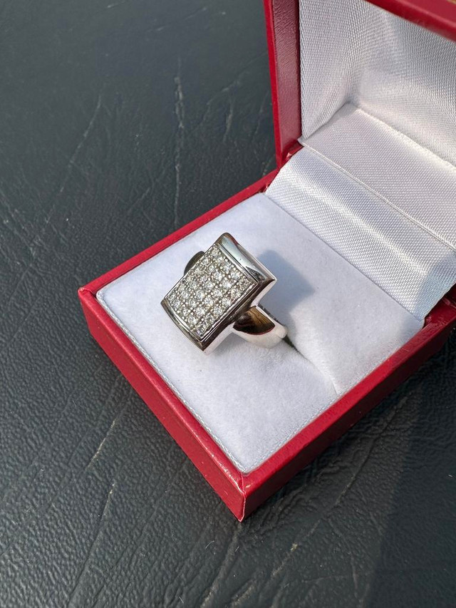 #366 - 10k White Gold, Paved Cluster Ring. Size 7.5 in Jewellery & Watches - Image 2