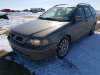 Parting out WRECKING: 2004 Volvo V40
