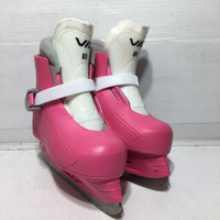 VIC Youth Ice Skates - Size 8/9 - Pre-Owned - J7NB9G