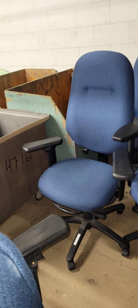 Chaise de bureau Haut de gamme Ergo Centric a multiples ajustements dans Bureaux  à Québec