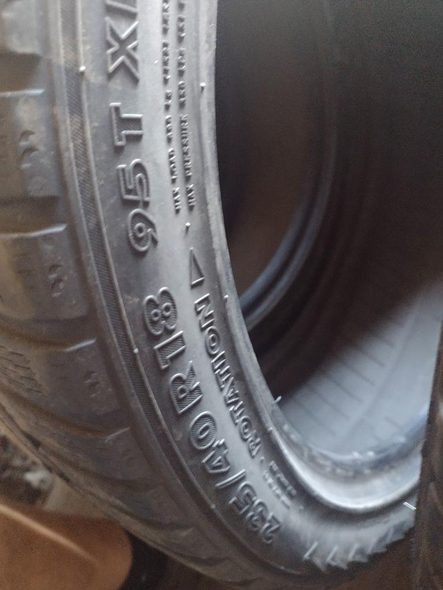 2 pneus d hiver 235/40r18 nokian en très bon état in Tires & Rims in Lévis - Image 2