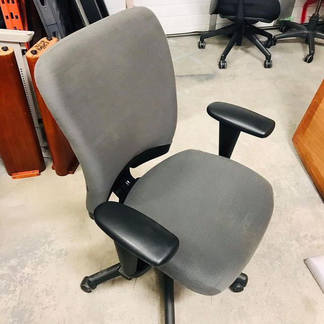 Haworth Look Chair in Excellent Condition-Call us now! in Chairs & Recliners in Toronto (GTA) - Image 2