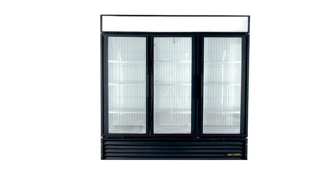 Remanufactured True GDM-72 Three Glass Door Commercial Cooler Refrigerator in Industrial Kitchen Supplies - Image 2