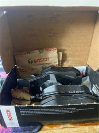 Bosch QuietCast Brake Pad Set; Front; OE Supplier Compound SKU: 1427509-BP946B |