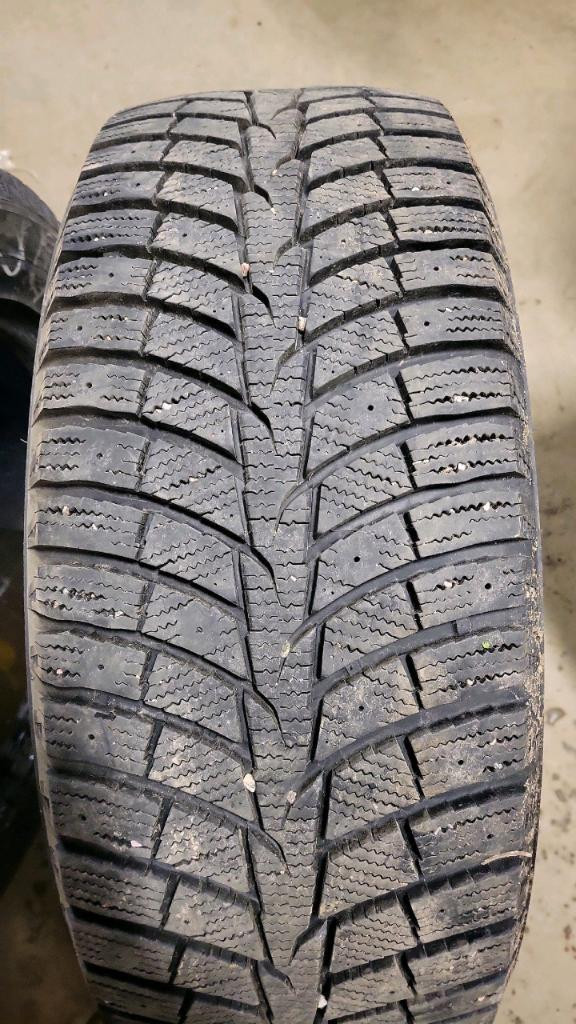 4 pneus d'hiver P235/55R17 103T Laufenn i Fit Ice 16.0% d'usure, mesure 10-10-10-10/32 in Tires & Rims in Québec City - Image 3