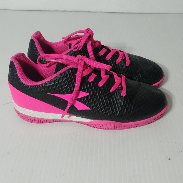 Diadora Kids Indoor Soccer Shoes - Size 1 - Pre-Owned - P3R4V4 in Other in Calgary - Image 2