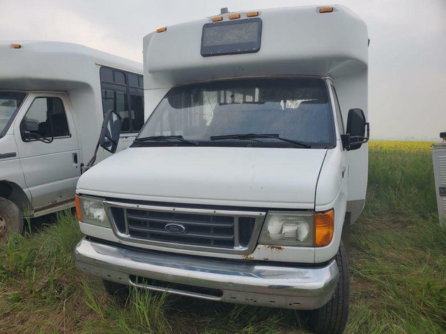 2006 Ford E-450 Commercial Cutaway Van 6.0L Diesel For Parting Out in Auto Body Parts in Manitoba