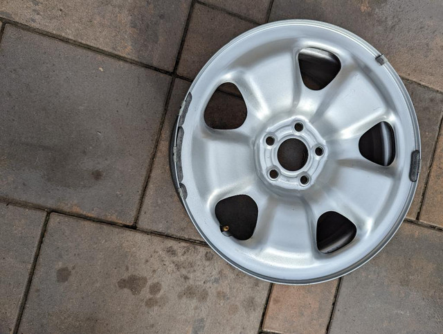 BRAND NEW  TAKE OFFS    FACTORY OEM  JEEP CHEROKEE / RENEGADE   17  INCH STEEL    WHEEL SET OF     FOUR . NO  SENSORS. in Tires & Rims in Ontario - Image 2