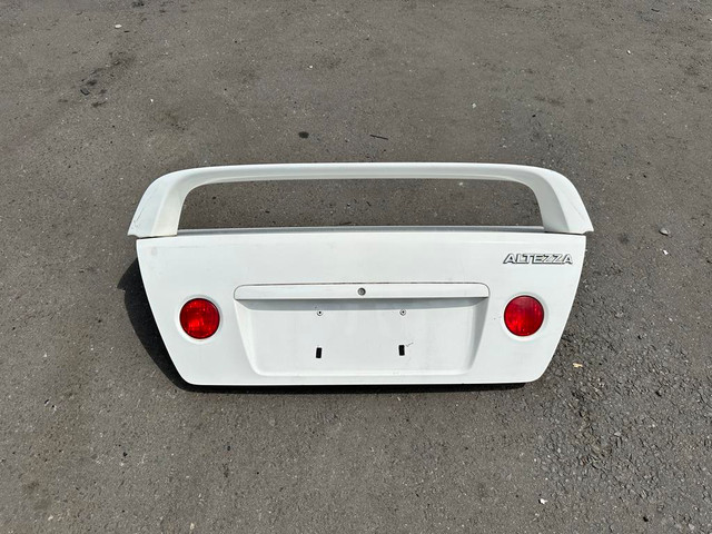 JDM 2001-2005 Toyota Altezza Lexus IS300 Side Skirts + Rear Bumper & Lip + Trunk With Spoiler in Auto Body Parts in Ontario - Image 4