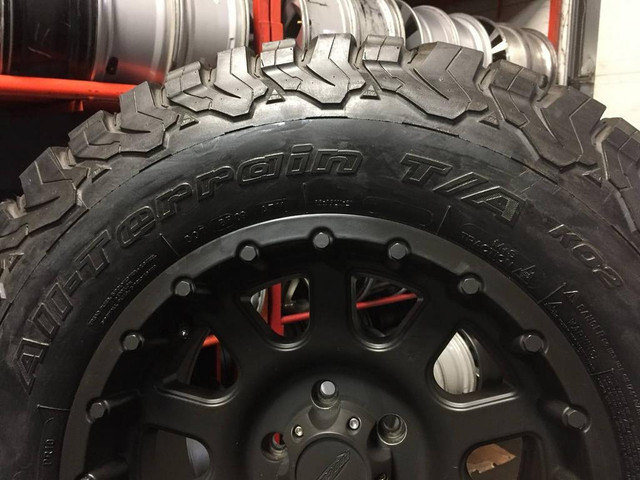 17 FOR JEEP WRANGLER OFF ROAD PACKAGE LT305/65R17 BF GOODRICH ALL-TERRAIN T/A K02 RIMS 17x9J ET32 PCD 5x127 TREAD 95% in Tires & Rims in Ontario - Image 3