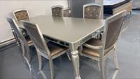 Magnifique set de cuisine table fini argenté + 6 chaises ! Réservez le votre !