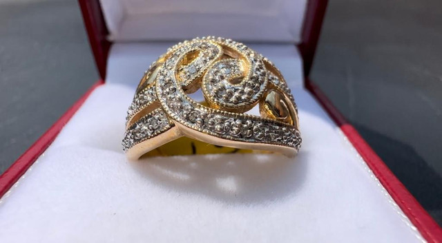 #318 - 14k Yellow Gold, Hand Assembled Ladies Diamond Dinner Ring, Size 6 in Jewellery & Watches - Image 2