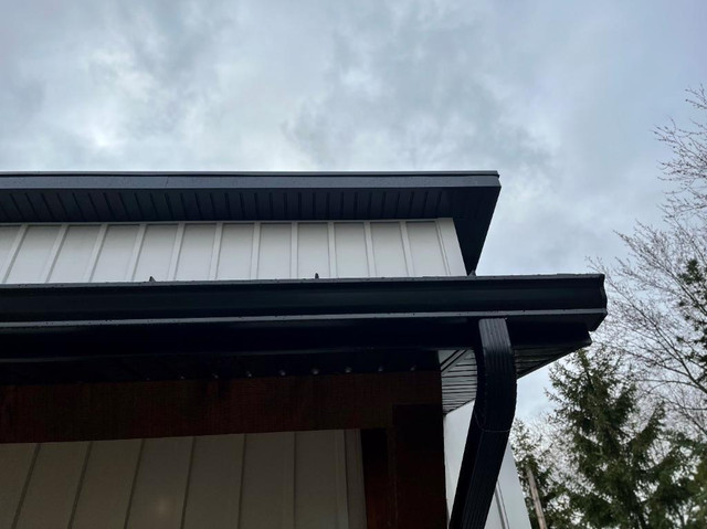 Soffit and Facia - Custom Supplied or Installed in Roofing in Hamilton - Image 2