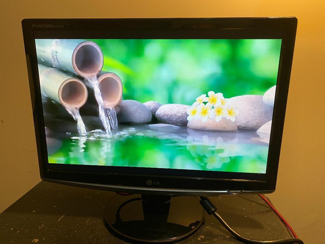 Used 20 LG  W2052TQ Monitorwith HDMI for Sale, Can deliver in Monitors in Hamilton