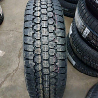 4 pneus dhiver neufs LT245/70R17 119/116Q Bridgestone Blizzak W965