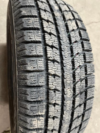 4 pneus dhiver P205/65R16 95T Toyo Observe GSi5 22.5% dusure, mesure 9-10-9-9/32