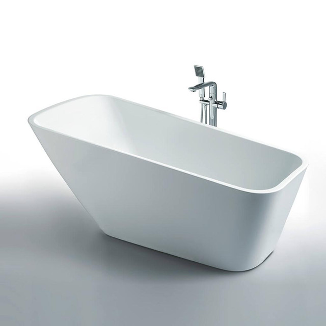67x31.5x26 - One-Piece Seamless Acrylic White Freestanding Tub                        JBQ in Plumbing, Sinks, Toilets & Showers - Image 4