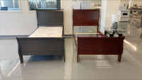 Grand rabais Econoplus signature ! Base de lit simple en bois disponible en deux couleurs !