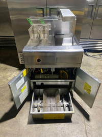 Gas frymaster fryer with self filteration and dumping station with heater all for only $6995 ! (15k value ) can ship